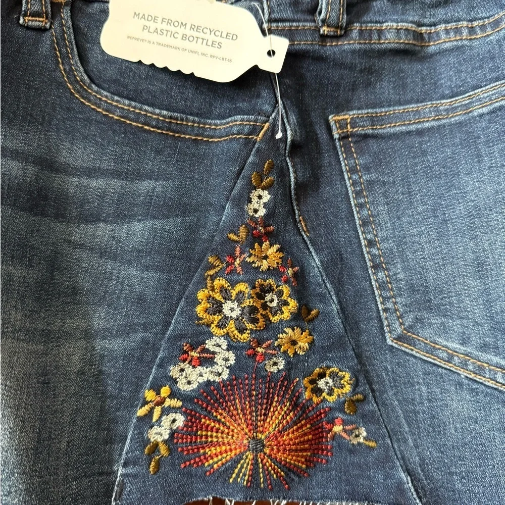 Ashley Mason Dark Blue Embroidered Jean Shorts Size 28 Raw Hem Boho - Picture 5 of 9